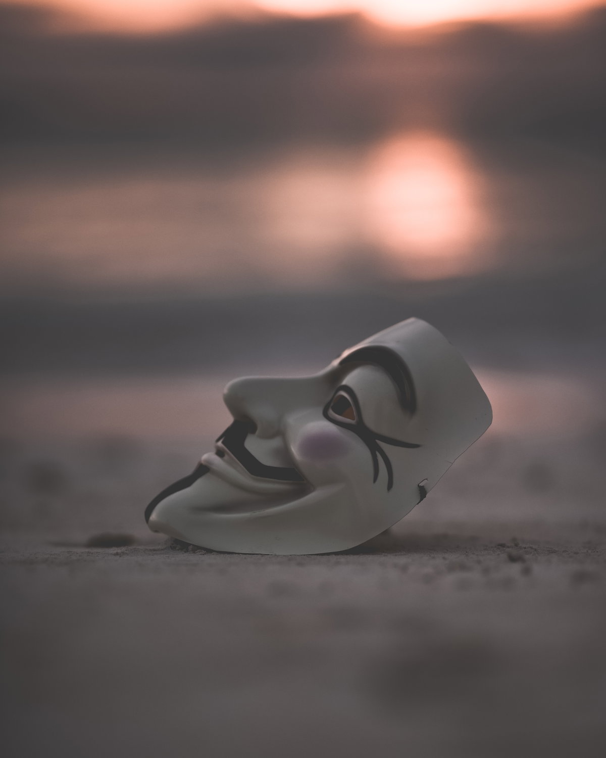 Maske im Sand