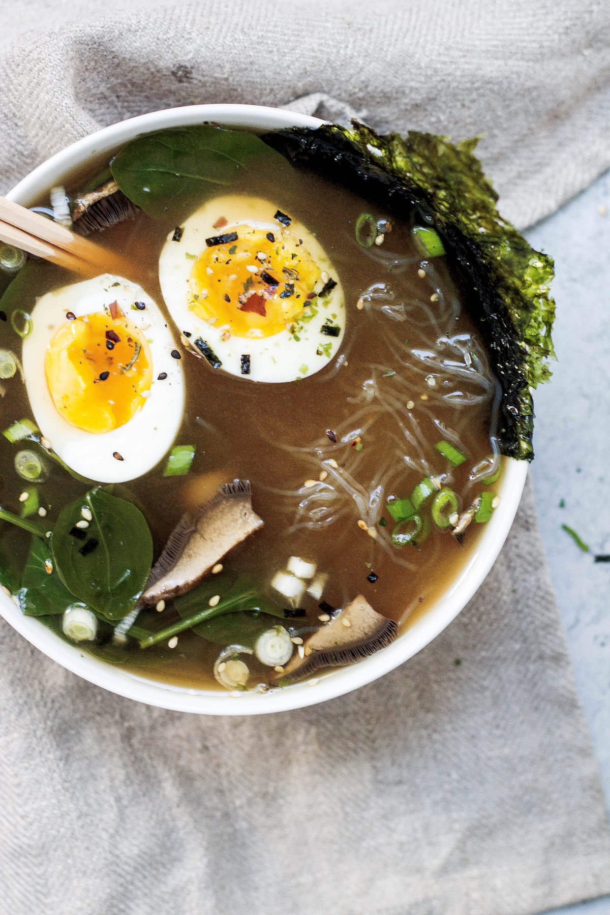 Suppe mit zwei Eiern