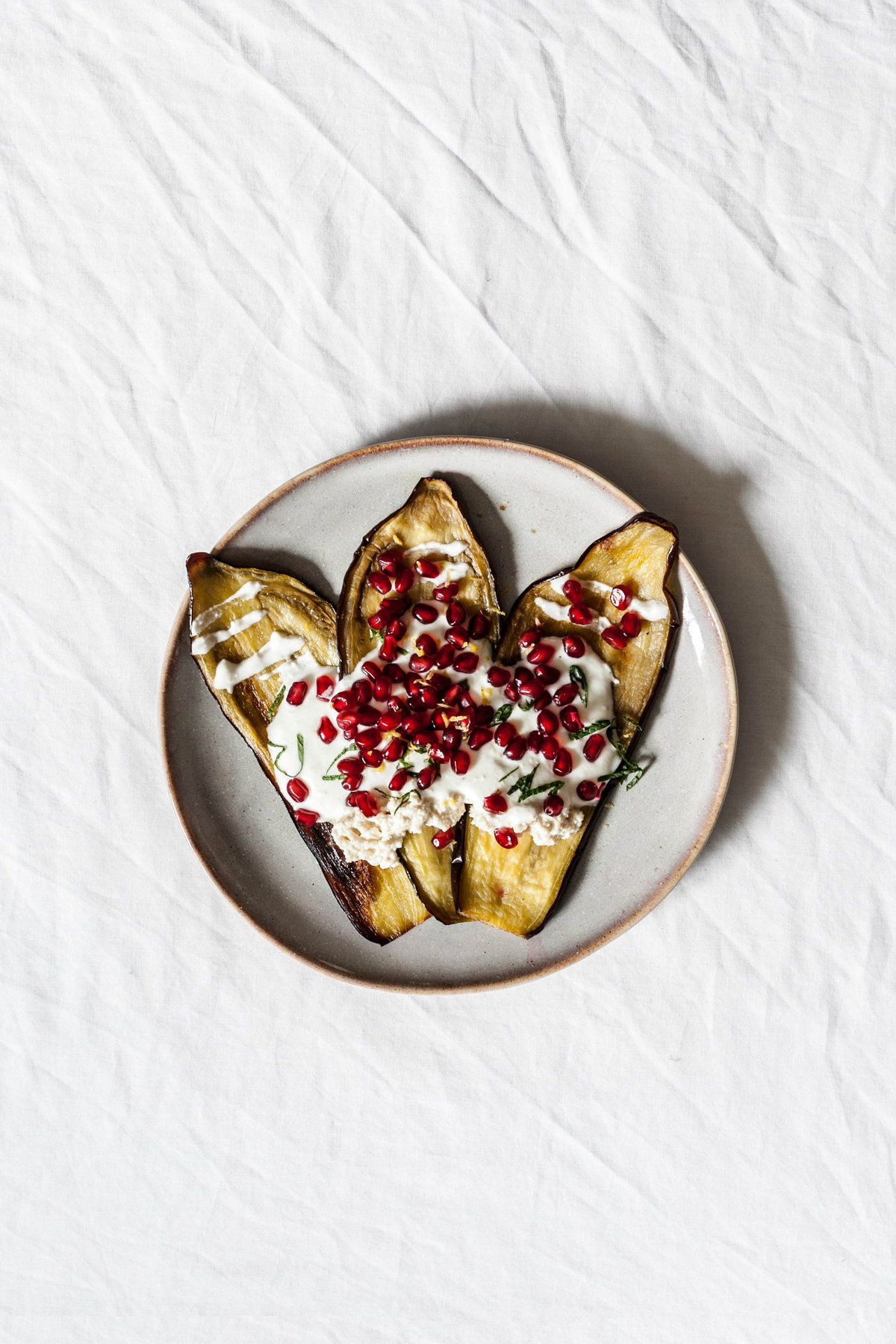 Preiselbeeren auf Aubergine