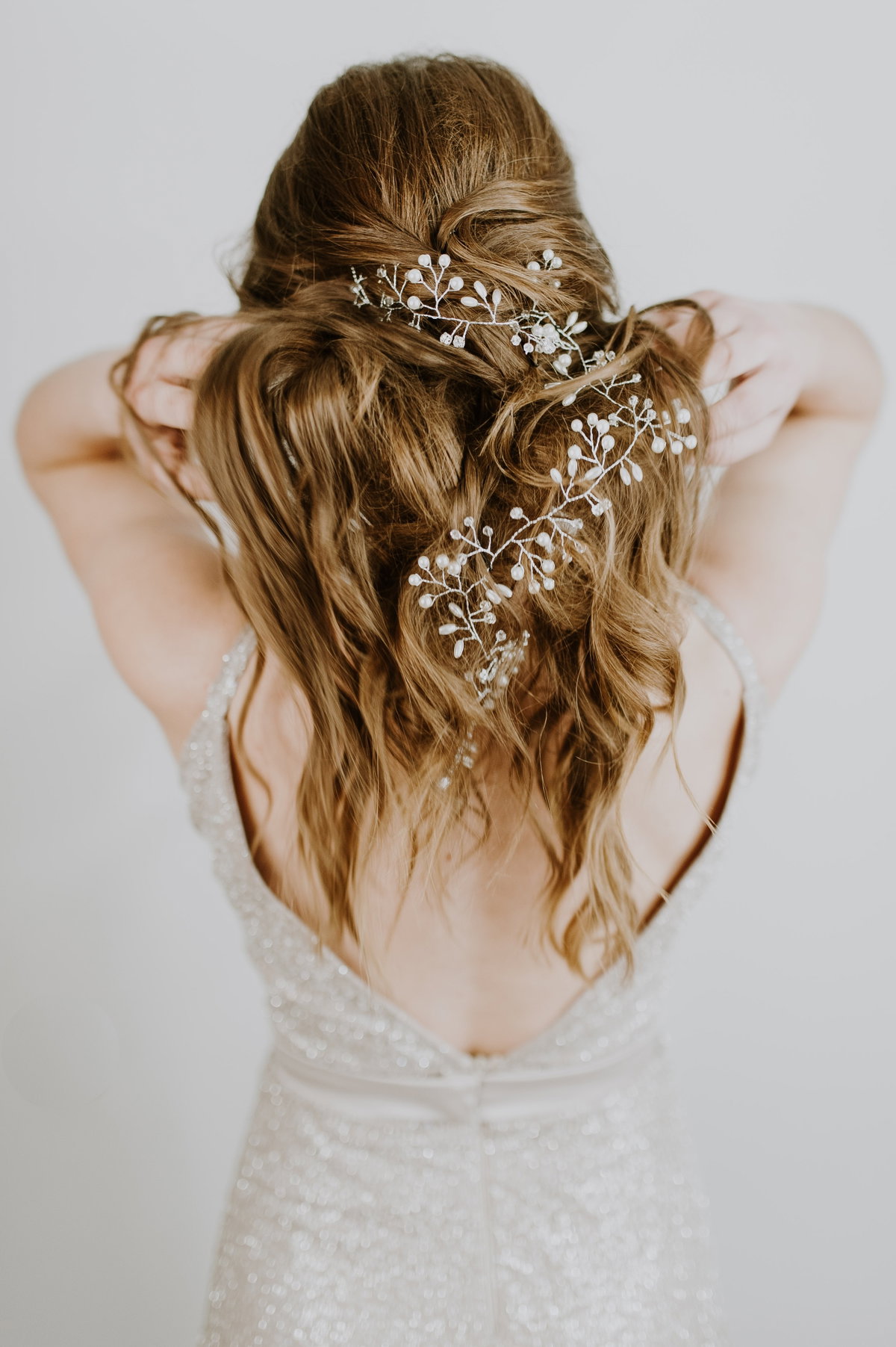 Offene Haare mit Strasssteinen