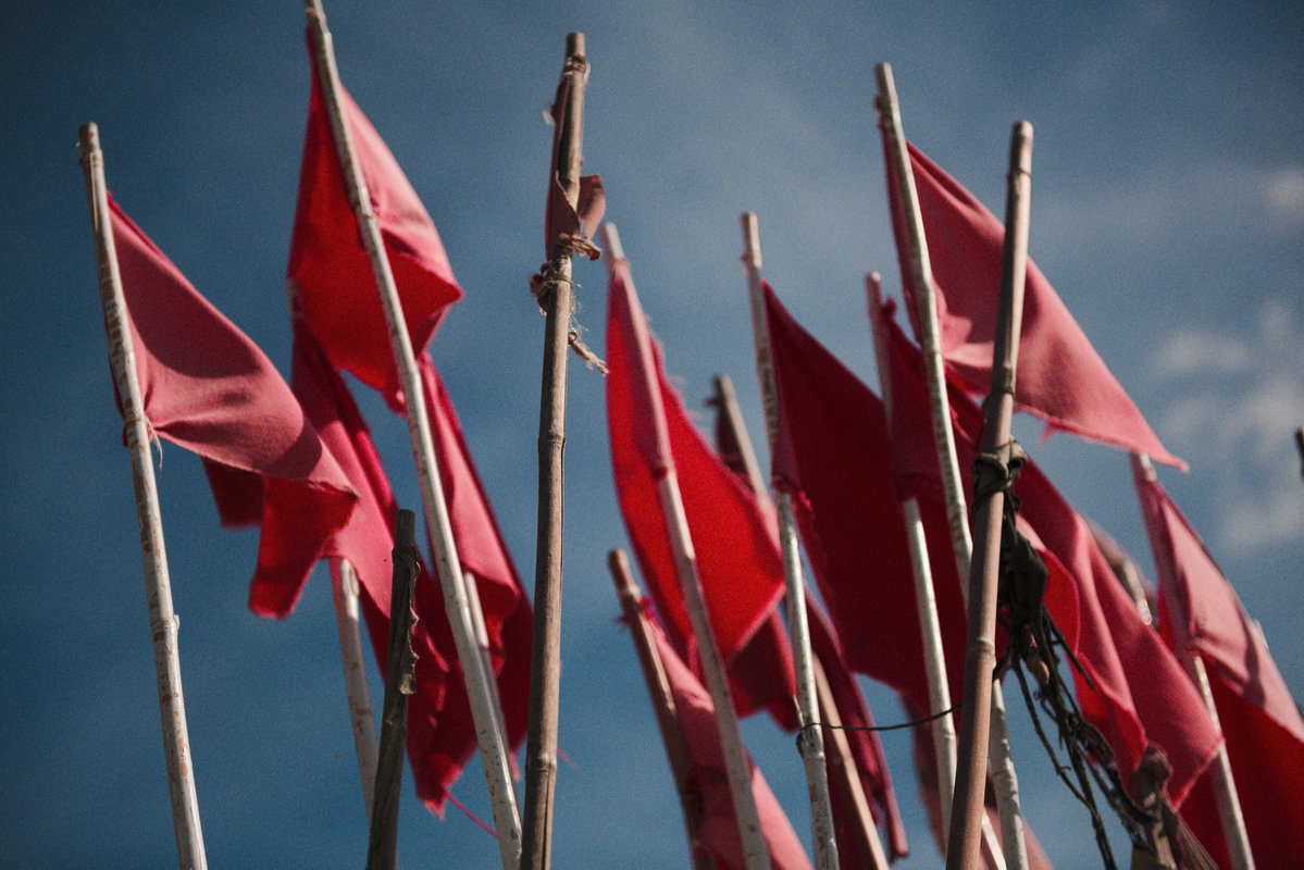 rote Fahnen