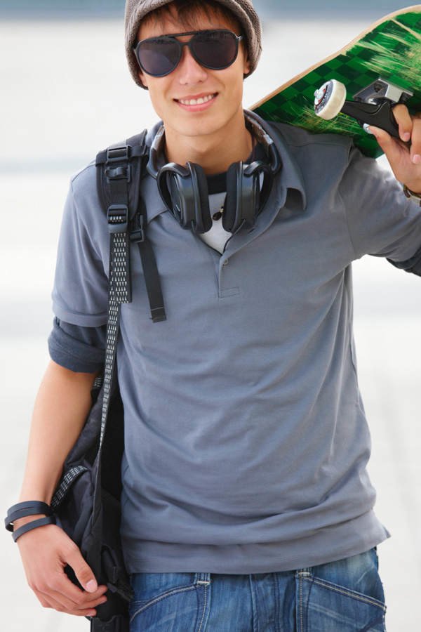 Junge mit Skateboard