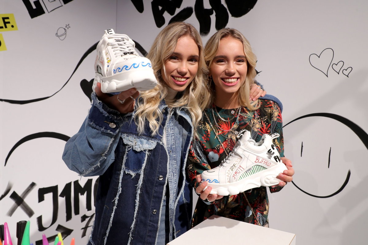 Buffalo x J1Mo71 by Lisa & Lena