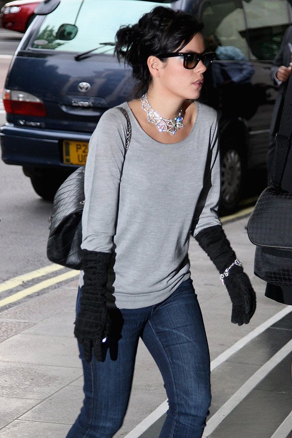 Lily Allen rank & schlank