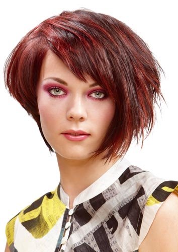 Kurzhaarfrisuren: roter Volumenschnitt