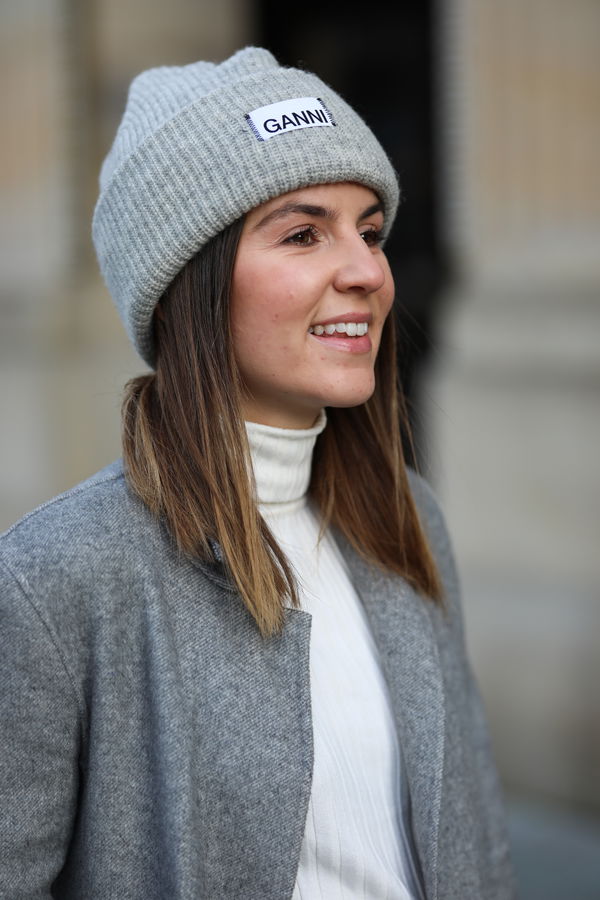 Modetrend 2022: Dieser Mützen-Look hält uns immer warm