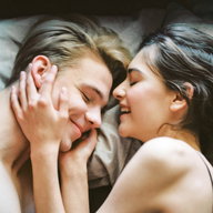 8 Tipps, wie es mit deinem Schatz im Bett noch mehr kribbelt 