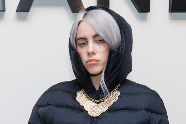 Billie Eilish: Ihr Stylist teilt den besten Mascara-Trick für lange Wimpern