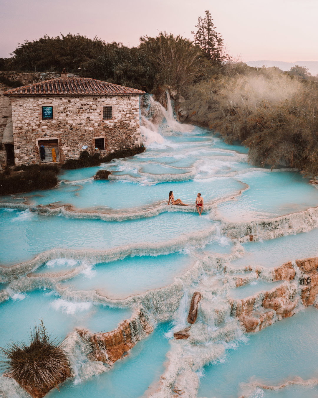 Reiseinfluencer bereisen die Welt