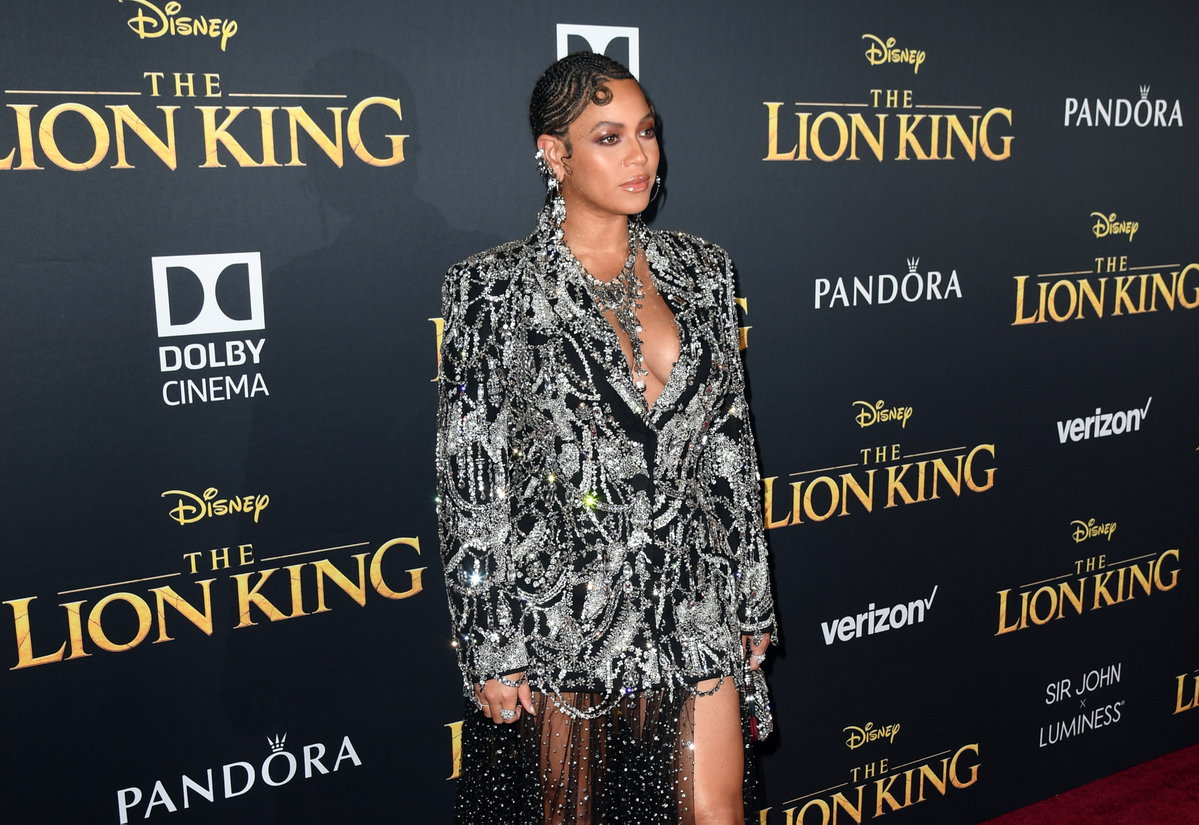 beyonce helix piercing