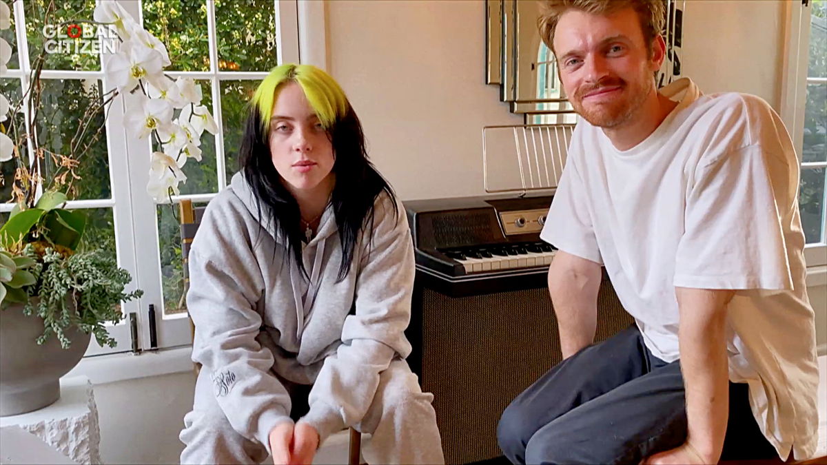 Billie Eilish: Wohnzimmerkonzert mit Bruder Finneas