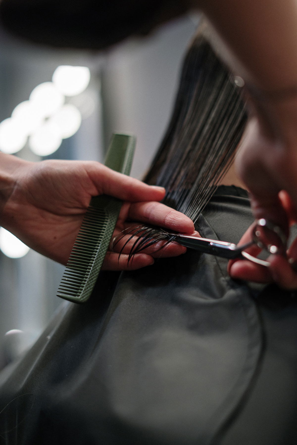 Haare selber schneiden: Diese Tipps solltest du beachten!