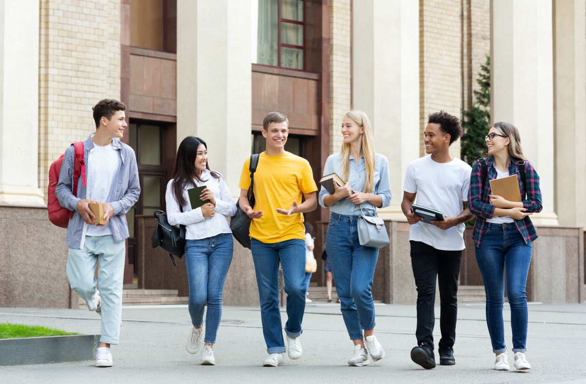 Laut Horoskop: Diese Sternzeichen sind die beliebtesten auf dem Schulhof