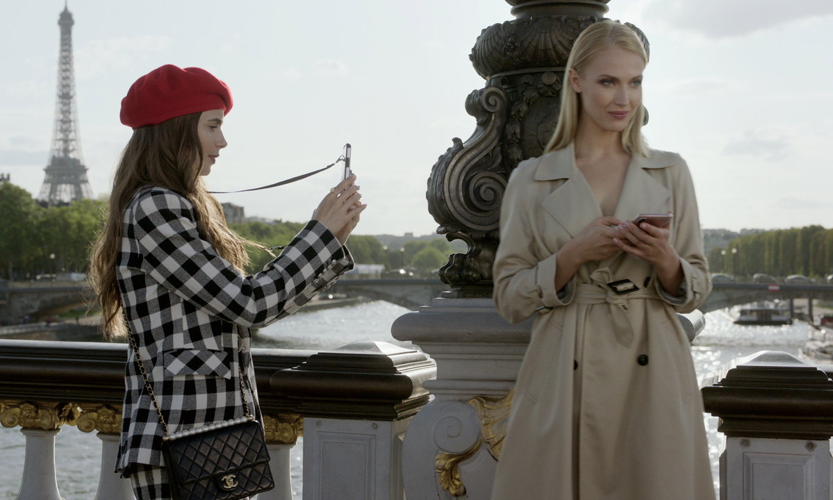 Emily in Paris Outfit 