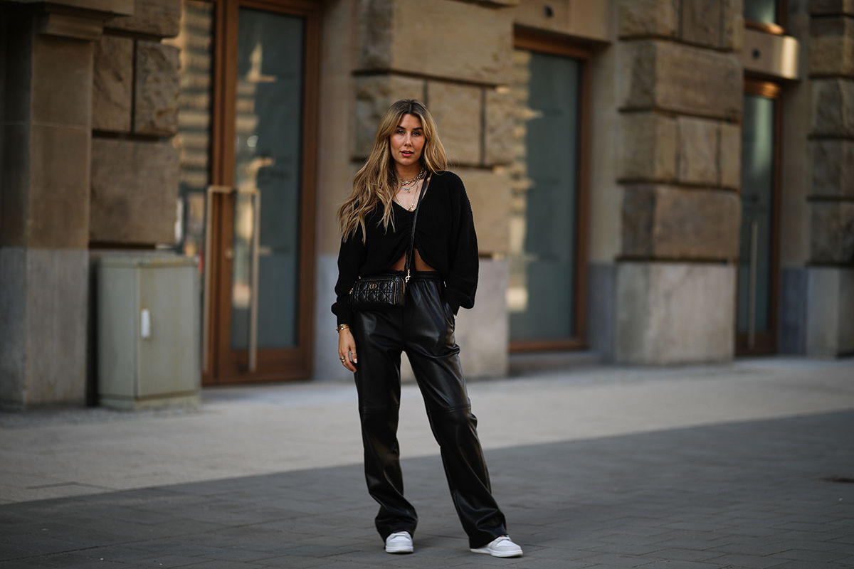 Modetrend 2021: So stylisch tragen wir weite Hosen dieses Jahr