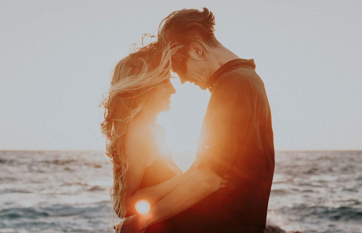 Horoskop: Diese 3 Sternzeichen verlieben sich im Sommer