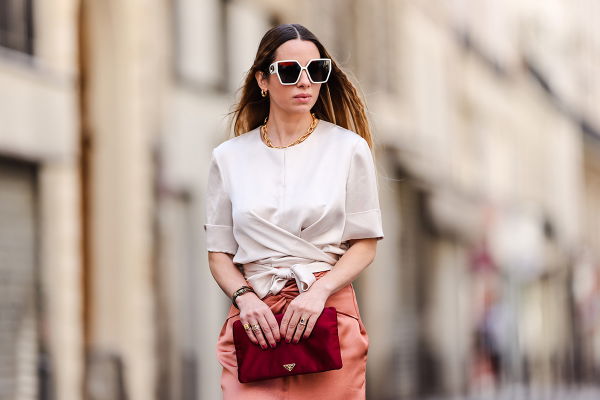 Modetrend 2021: Diese Bluse von H&M unter 10 Euro steht jeder Frau