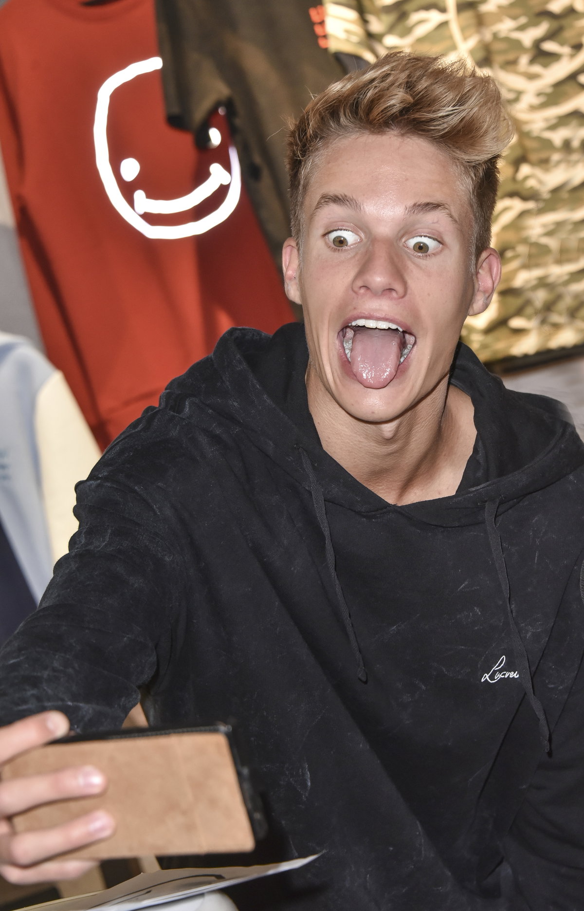 Luca Concrafter zeigt Zunge