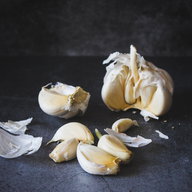 TikTok-Trend: Wieso sich alle Knoblauch in die Nase stecken