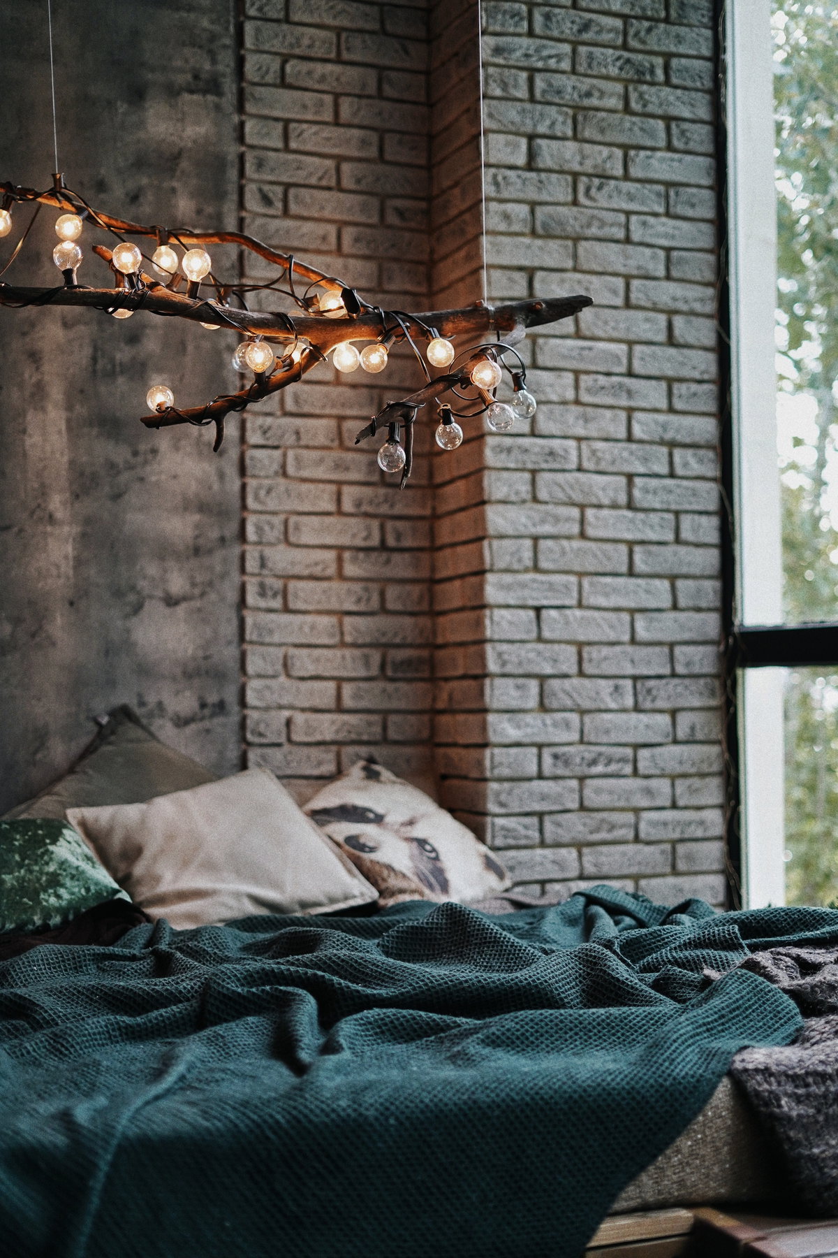 Schlafzimmer Deko Ast mit Lichterkette