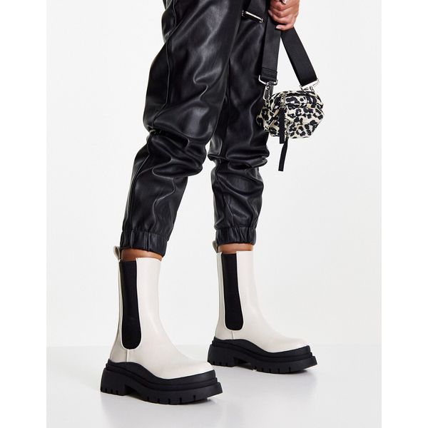 Stiefel in Creme mit dicker Sohle in Wellenoptik-Weiß