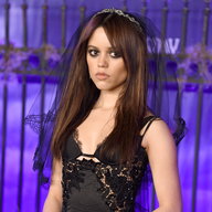 Jenna Ortega: Alles, was du über die Schauspielerin wissen musst