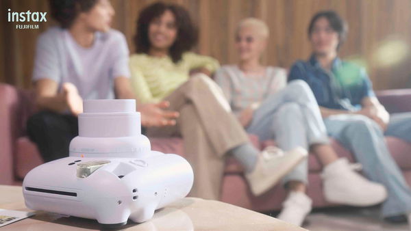 Fill Your World With Joy – Gewinne eine nagelneue INSTAX mini 12 Sofortbildkamera!