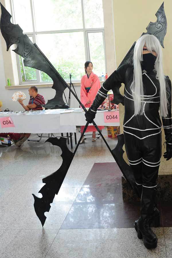 Cosplay mit riesiger Waffe
