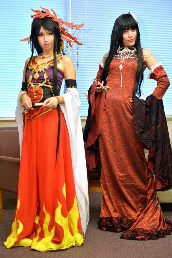 Kostümierte mit spitzen Cosplay-Ohren