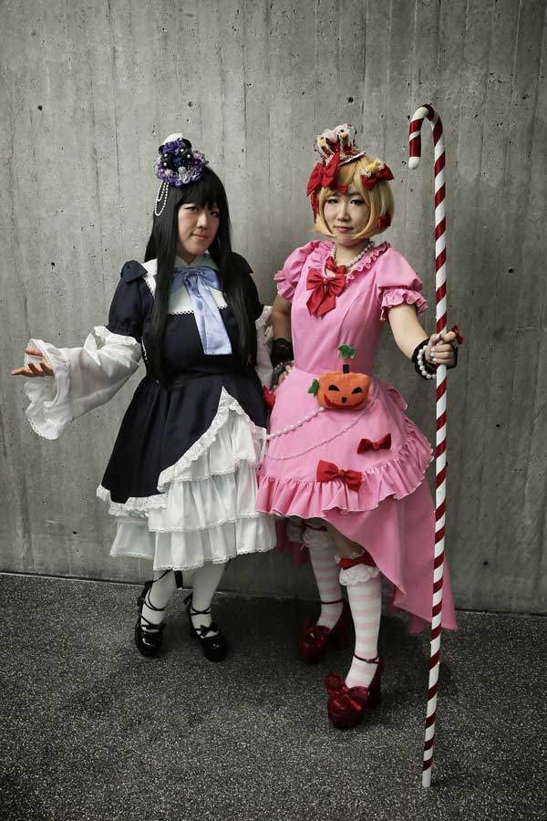 Cosplays in Pink und Schwarz