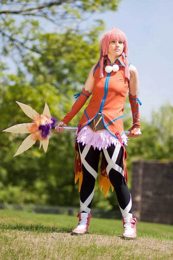 Cosplayerin im Althea-Kostüm