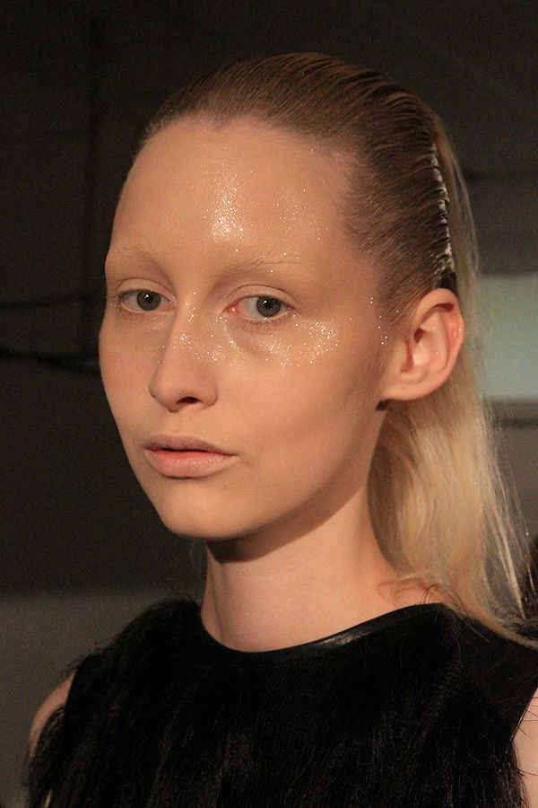Model Make-up mit Glitzer