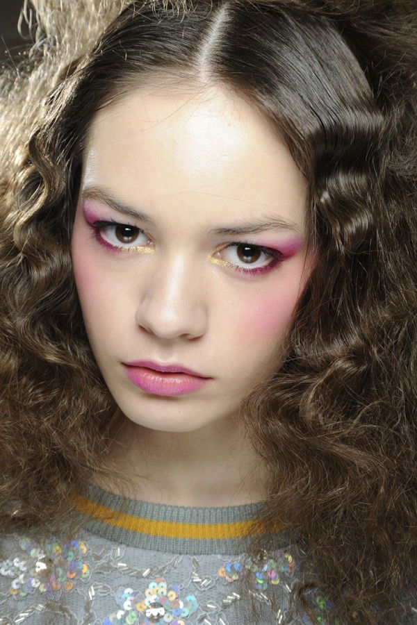Model Make-up in Pink & Gold