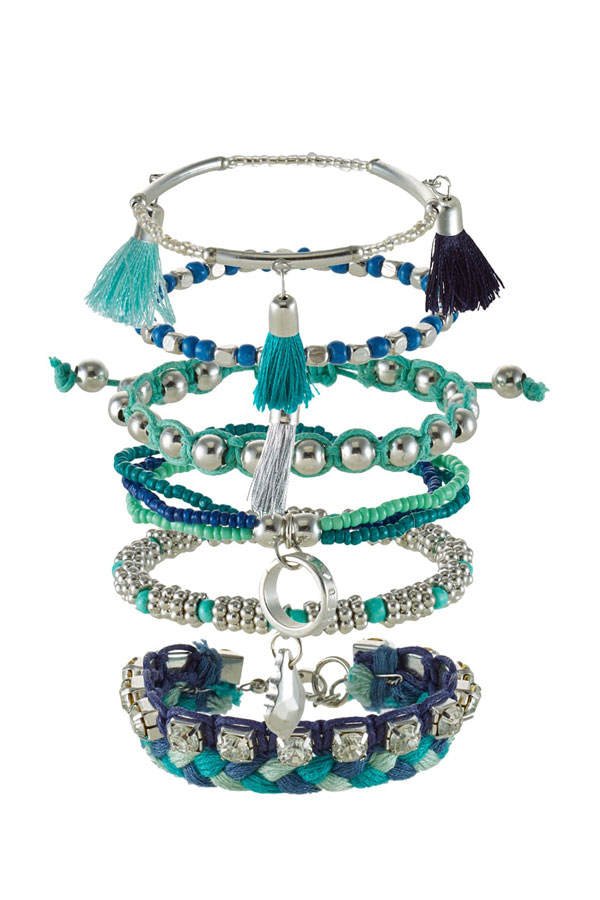 Bunte Armbänder von Pieces