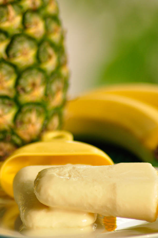 Joghurt-Bananen-Ananas-Eis am Stiel