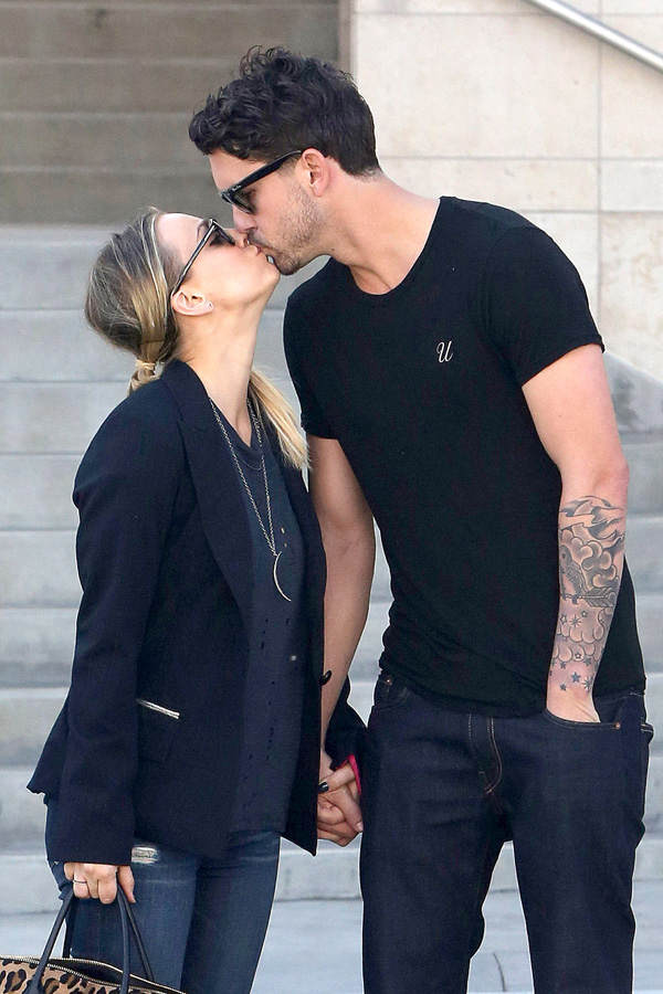 Kaley Cuoco & Ryan Sweeting küssen sich