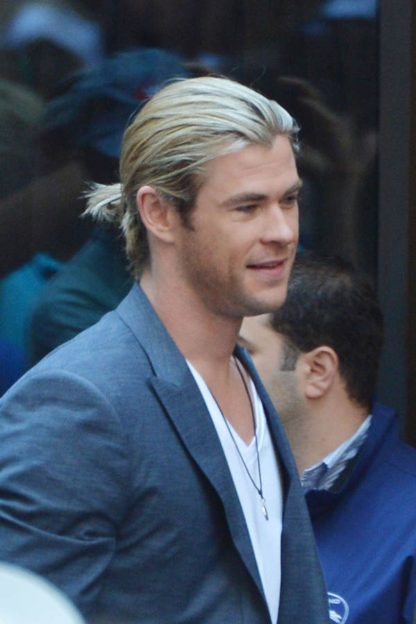 Chris Hemsworth mit langen Haaren