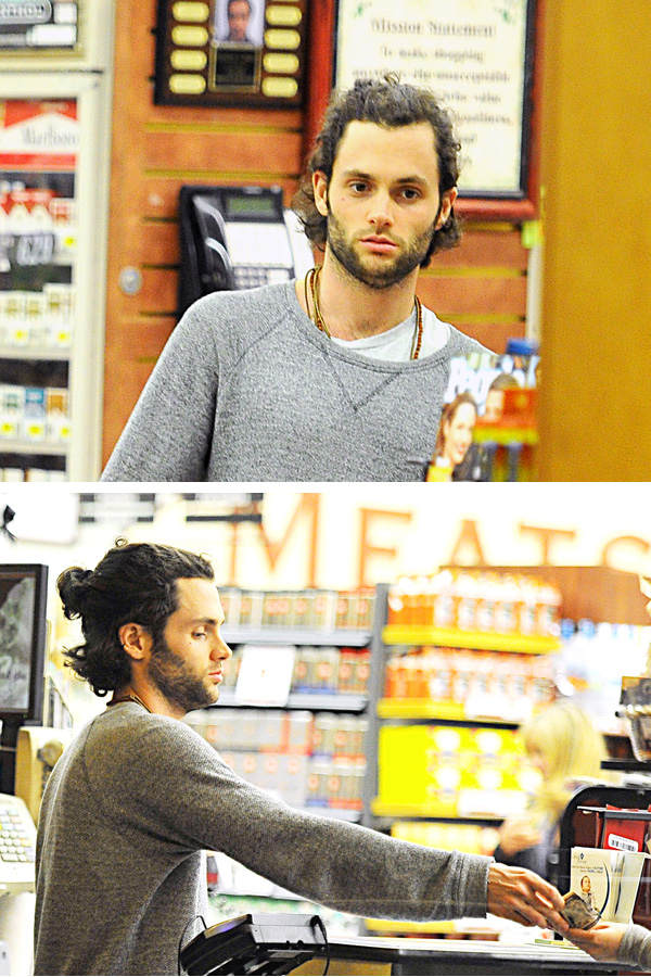 Penn Badgley mit langen Haaren