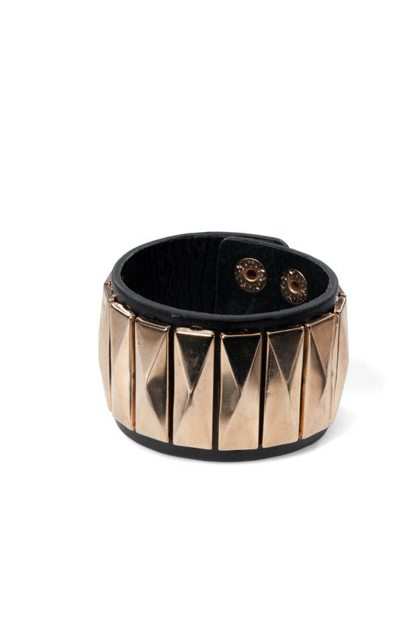Nietenarmband von New Yorker