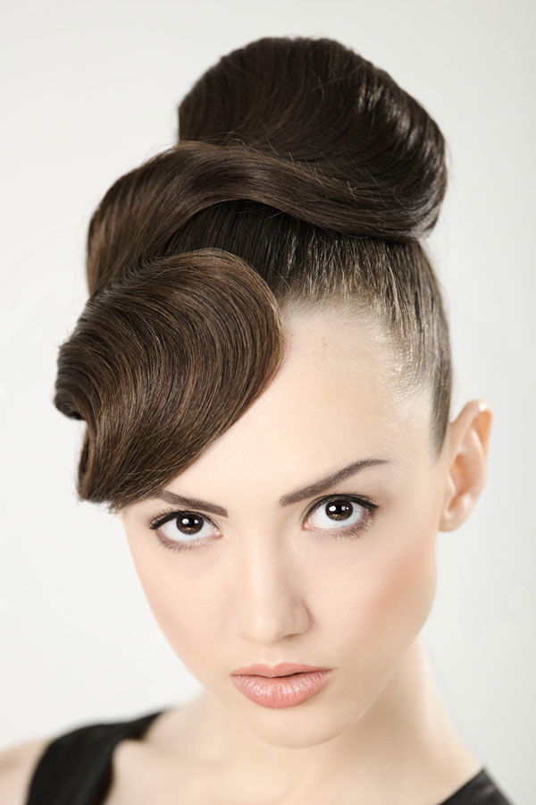 Hochsteckfrisuren im Retro-Look