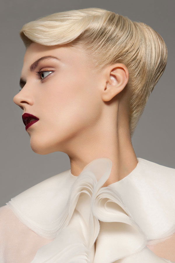 Blonde Haare: Ansatz färben