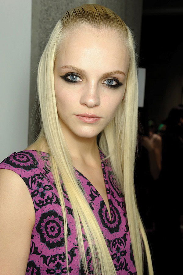 Blonde Haare: Spitzen pflegen
