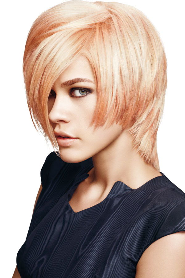 Blonde Haare mit Pastell-Highlights