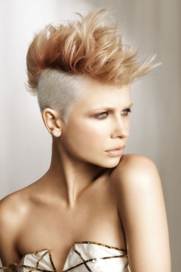 Undercut mit Irokesen-Styling