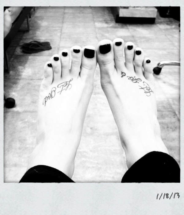 Demi Lovato „Let go and let God“-Tattoo