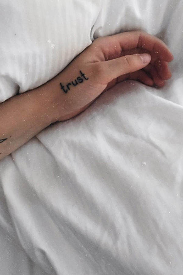 Melina: "Trust"-Tattoo