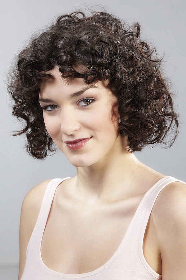 Dauerwelle für glatte, mittellange Haare