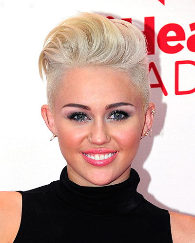 Miley Cyrus mit Radikalfrisur