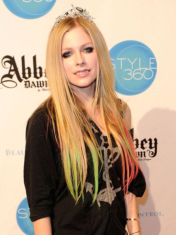 Avril Lavigne mit Krönchen