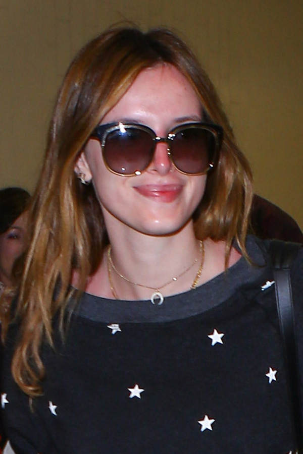 Bella Thorne litt unter ihren Pickeln